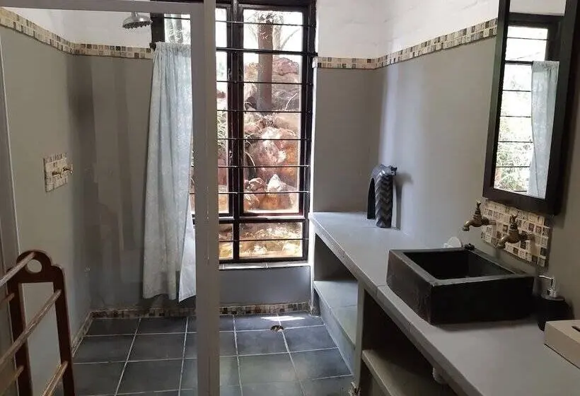 آپارتمان 1 خوابه, Hornbill House