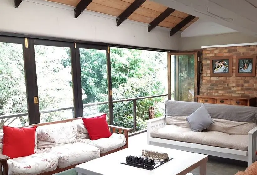 آپارتمان 1 خوابه, Hornbill House