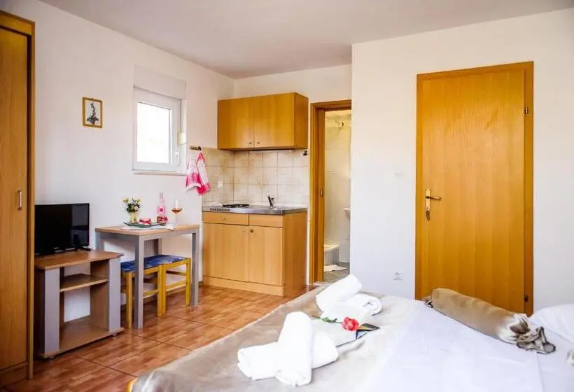 استودیو استاندارد با بالکن, Villa Palloma