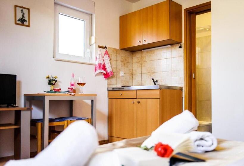 Студио Стандарт с Балконом, Villa Palloma