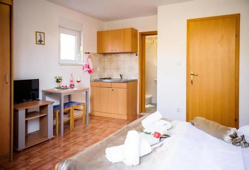 استودیو استاندارد با بالکن, Villa Palloma