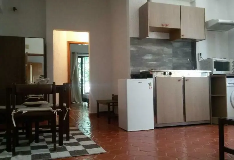 آپارتمان 1 خوابه, Emmanuel Apartments