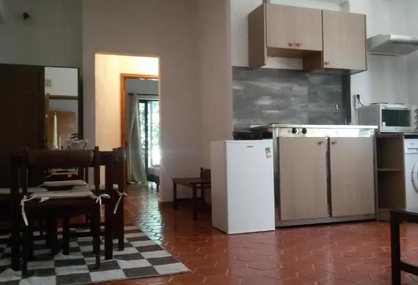 آپارتمان 2 خوابه, Emmanuel Apartments