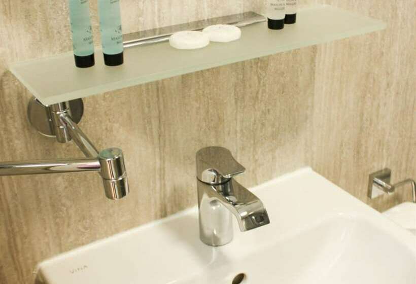 اتاق استاندارد, The Queens Head