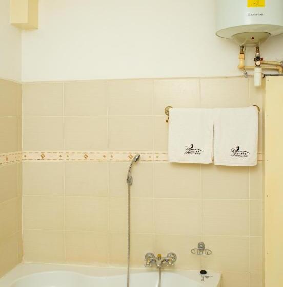 اتاق خانوادگی, Amazone Hotel Tulear