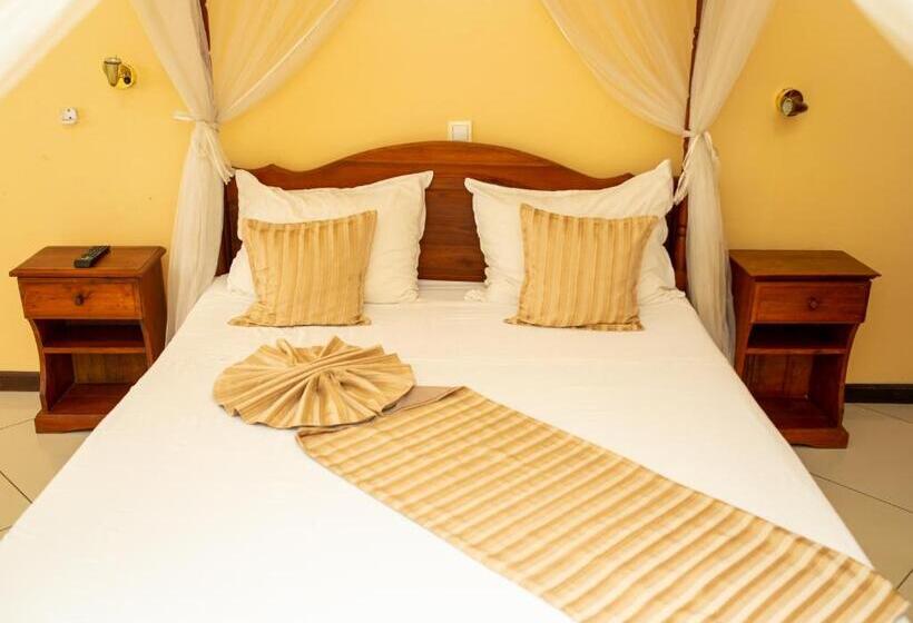 اتاق خانوادگی, Amazone Hotel Tulear