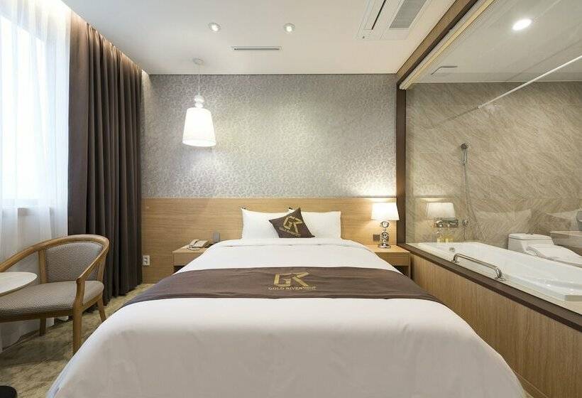 Quarto Deluxe, Gold River