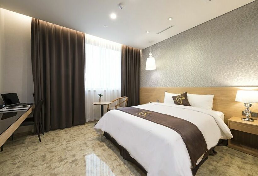 Quarto Deluxe, Gold River