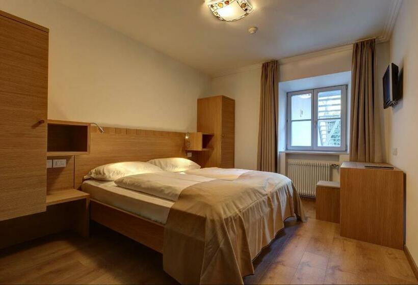Номер Стандарт, Steinhauswirt