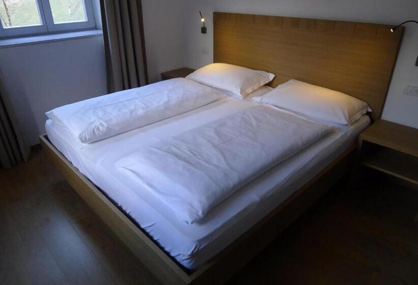 غرفة قياسية, Steinhauswirt