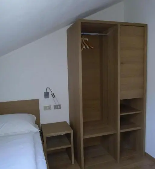 Standard Yhden Hengen Huone, Steinhauswirt