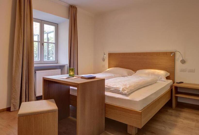 غرفة أساسية ثلاثية, Steinhauswirt