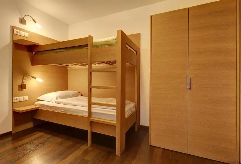 Standard Neljän Hengen Huone, Steinhauswirt