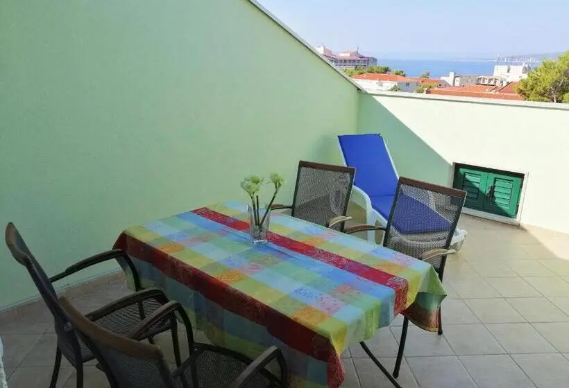 سوییت خانوادگی, House Topic