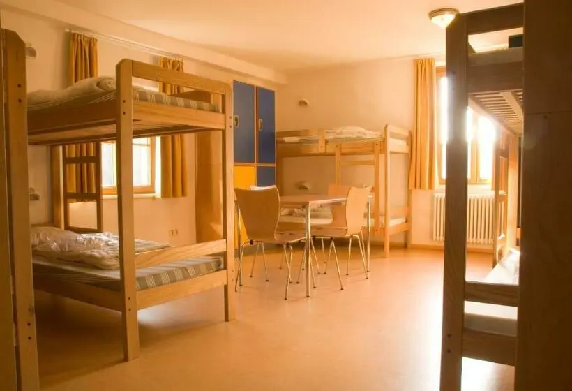 Vuode Makuusalissa, Youth Hostel Vianden