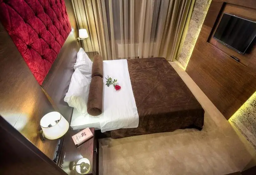 デラックススイート, Family Hotel Strannopriemnitza