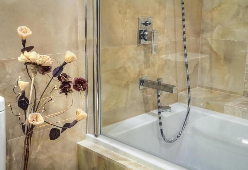 디럭스 스위트, Family Hotel Strannopriemnitza