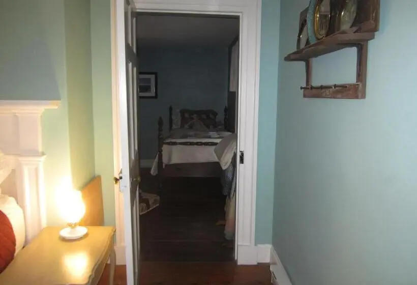 オーシャンビュースイート, Grand Oak Manor Bed And Breakfast