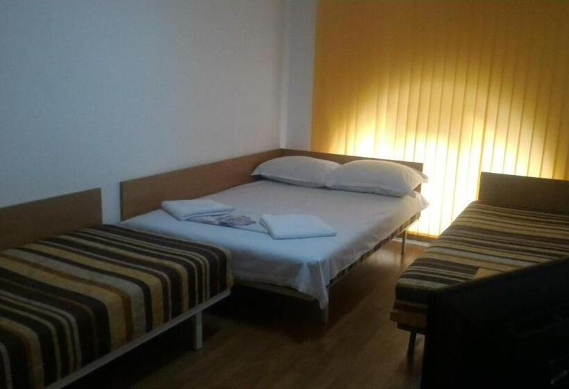 基本三人间, Hostel Ruschuk