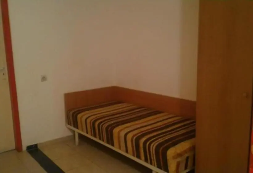 اتاق استاندارد چهار تخته, Hostel Ruschuk
