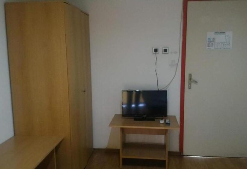 家庭间, Hostel Ruschuk