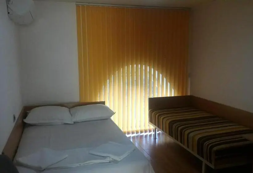 اتاق خانوادگی, Hostel Ruschuk
