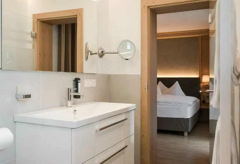 Standard-huone Parveke, Alpenhof