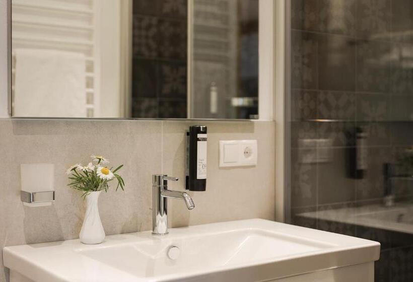 Семейный Номер, Alpenhof