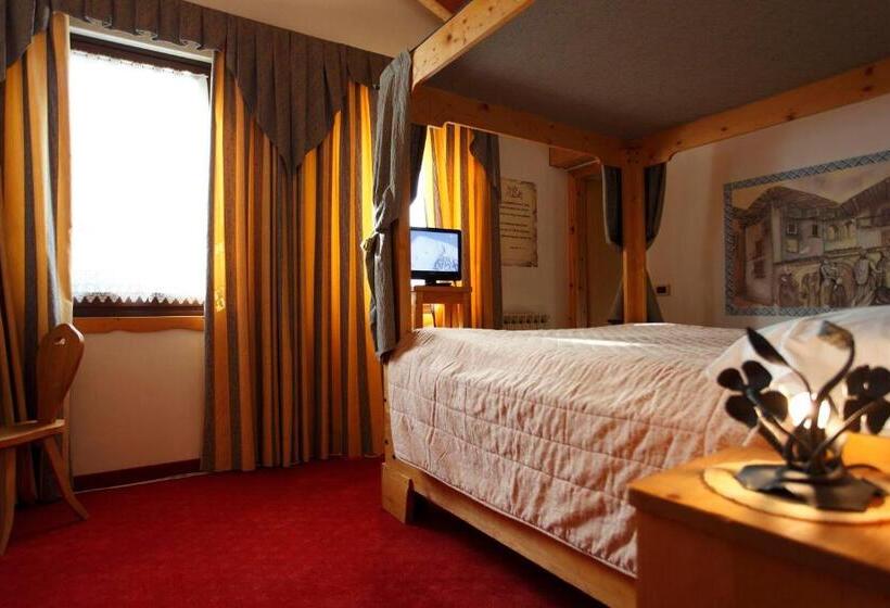 חדר סטנדרט לשלושה, Aurora