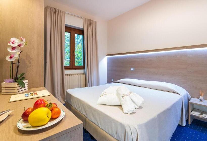 חדר סטנדרט לשלושה, Aurora