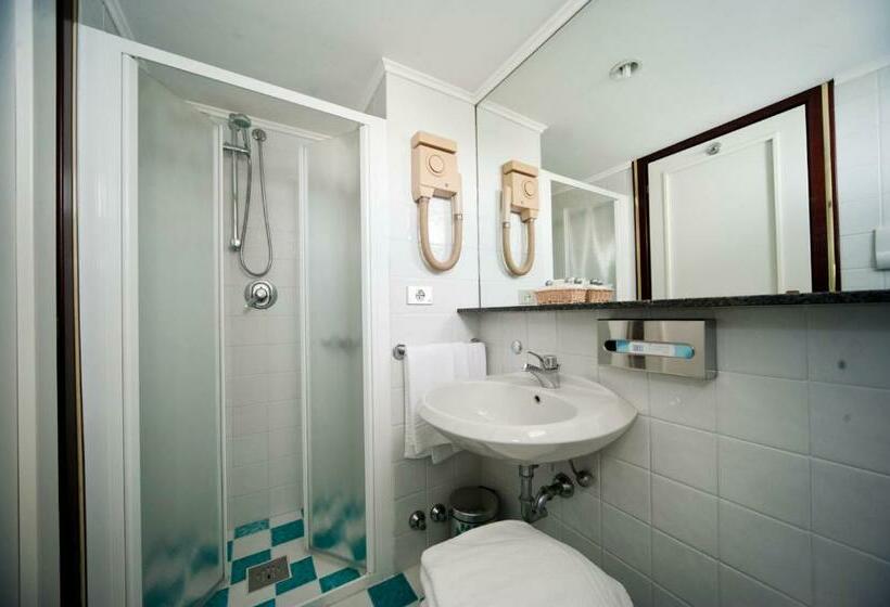 Quarto Triplo Standart Vista Mar Lateral, Beny