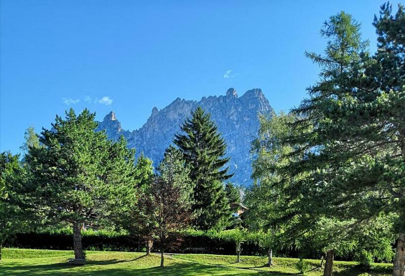 اتاق لوکس با بالکن, Camina Suite And Spa