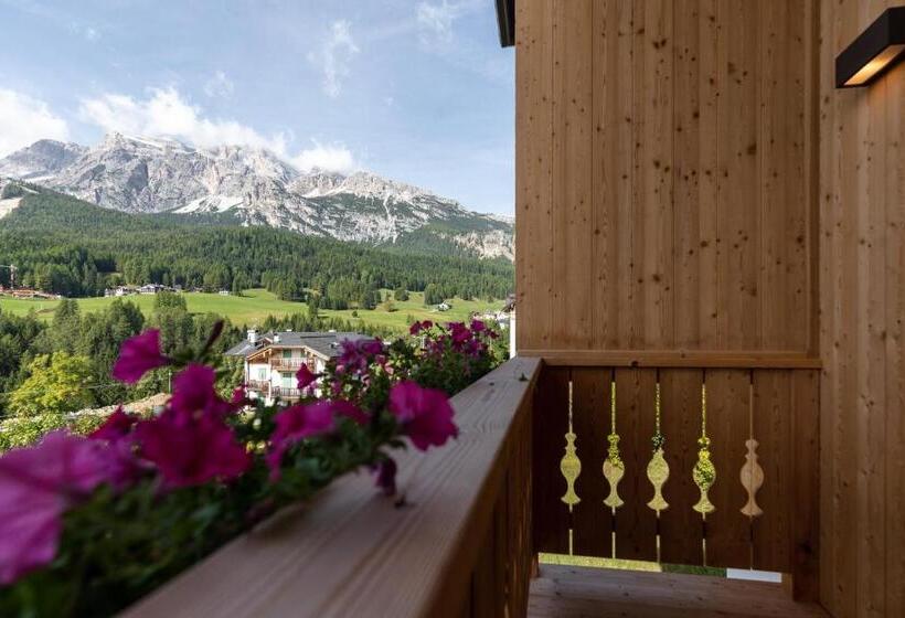 سوییت لوکس, Camina Suite And Spa