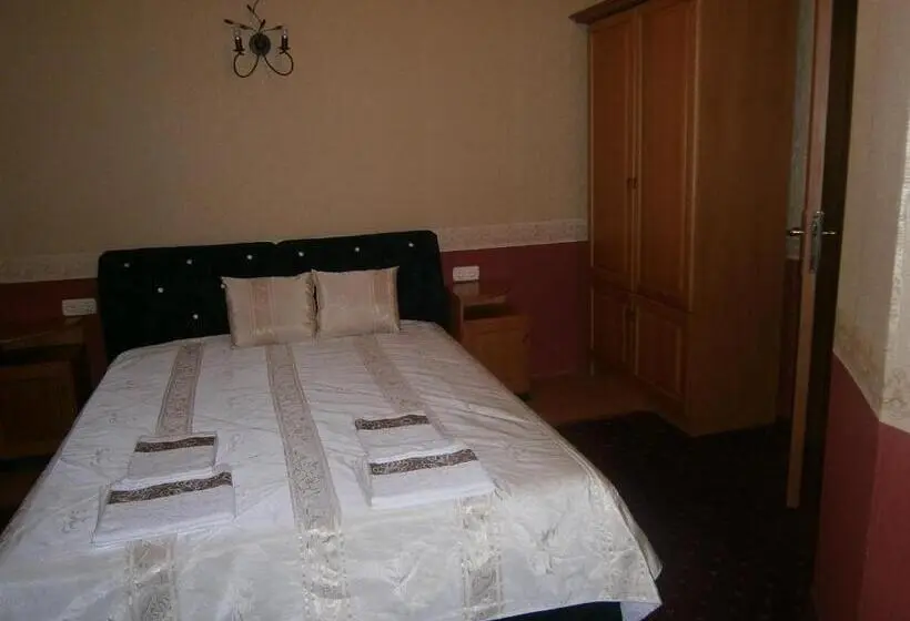 Standard-huone, Evia