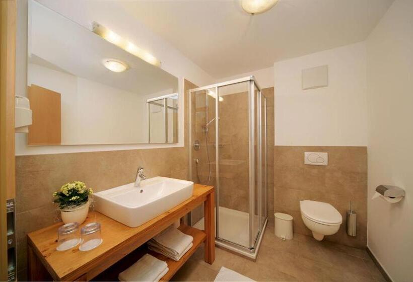 Comfort room with balcony, Garni Paler