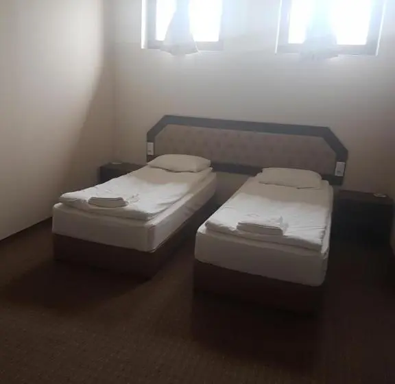 Standard Kolmen Hengen Huone, Podkovata