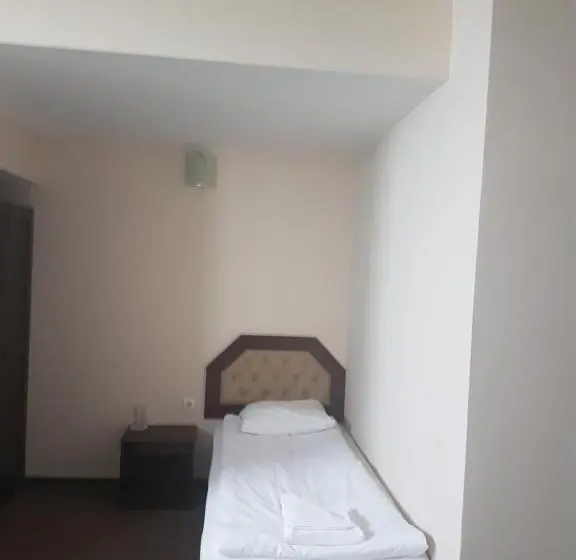 Standard Kolmen Hengen Huone, Podkovata