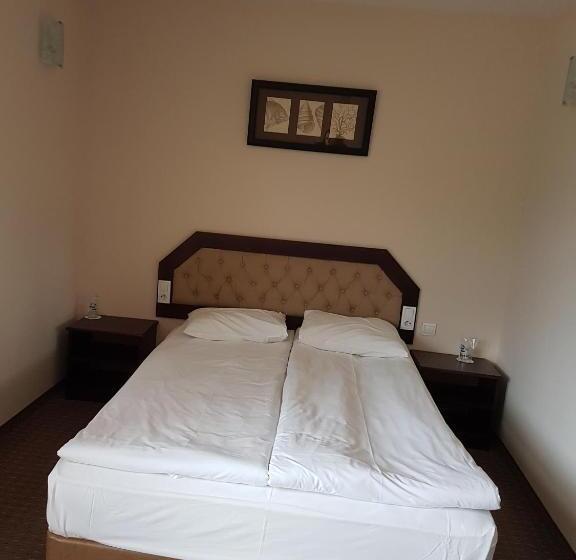 标准三人间, Podkovata