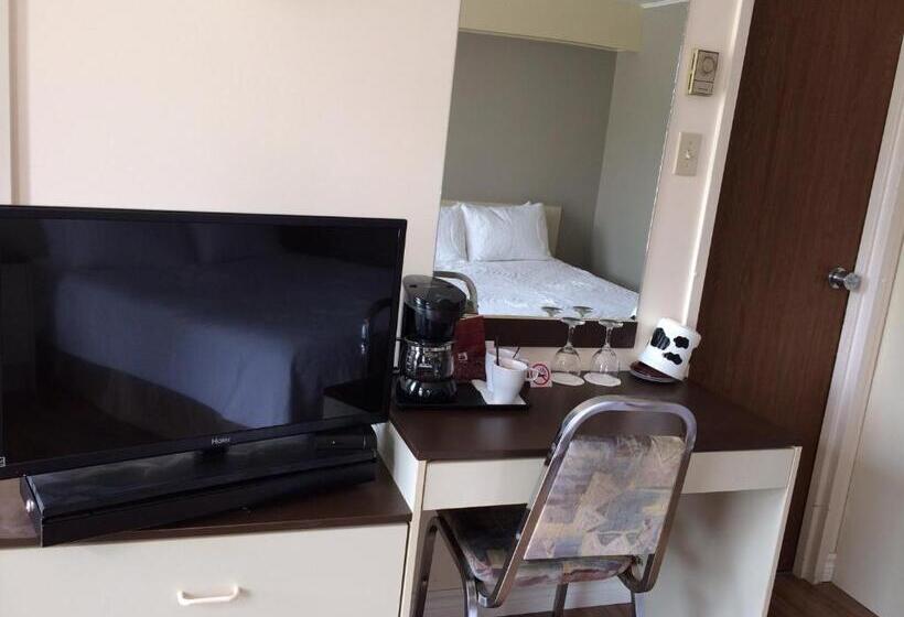 ファミリールーム, Motel De La Pente Douce