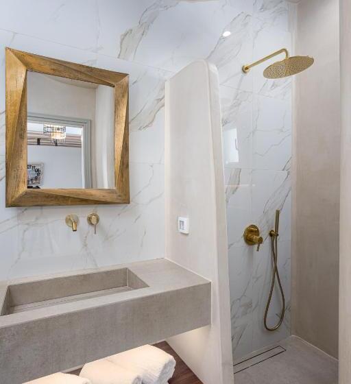 Люкс Повышенной Комфортности, Galaria Luxury Suites