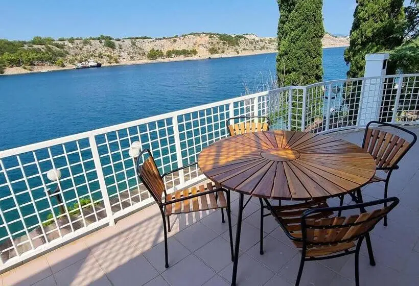 オーシャンビューデラックスルームバルコニー付き, Villa Riva