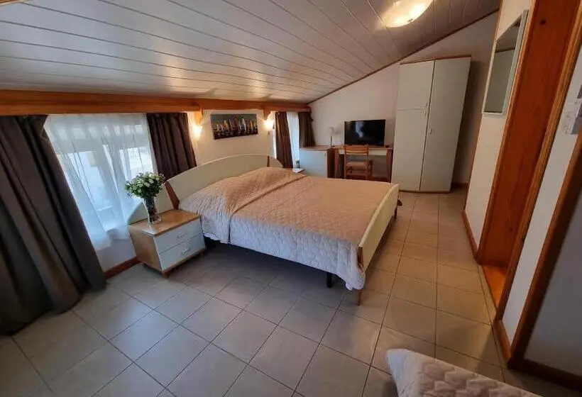 コンフォートトリプルルーム, Villa Riva