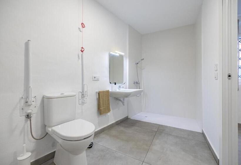 غرفة قياسية فردية لذوى الإحتياجات الخاصة, Residencia Universitaria Trinitarios