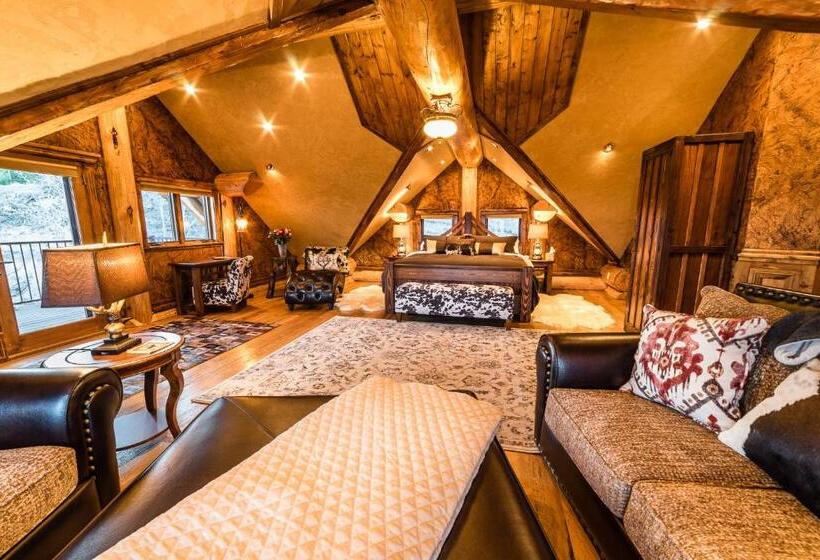 جناح مزود بجاكوزى, Coyote Bluff Estate