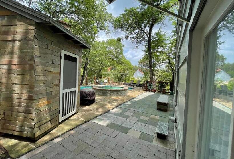 Люкс Вид на Бассейн, The Rivery Retreat, Choose From Luxury Guesthouse Cabin Or Suite In Lake Austin Hill Country