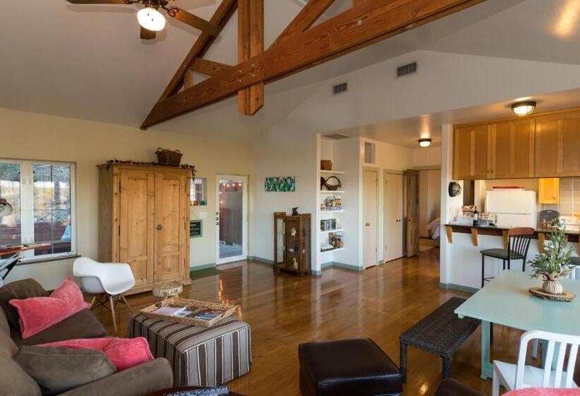 Family Suite, The Rivery Retreat, Choose From Luxury Guesthouse Cabin Or Suite In Lake Austin Hill Country