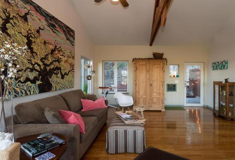 Family Suite, The Rivery Retreat, Choose From Luxury Guesthouse Cabin Or Suite In Lake Austin Hill Country