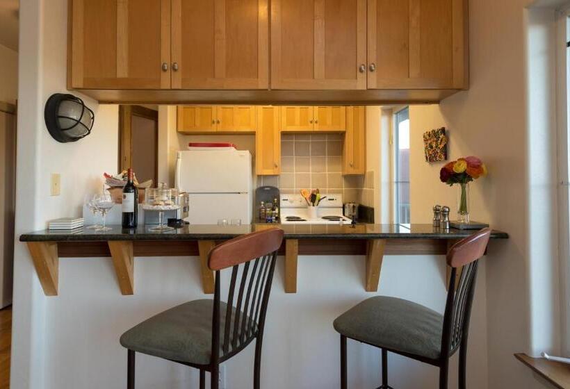 Family Suite, The Rivery Retreat, Choose From Luxury Guesthouse Cabin Or Suite In Lake Austin Hill Country