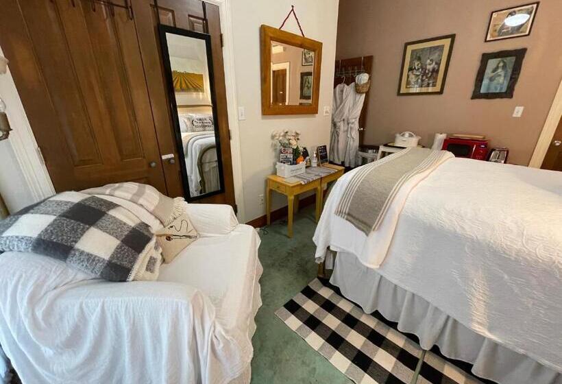 Люкс Вид на Бассейн, The Rivery Retreat, Choose From Luxury Guesthouse Cabin Or Suite In Lake Austin Hill Country