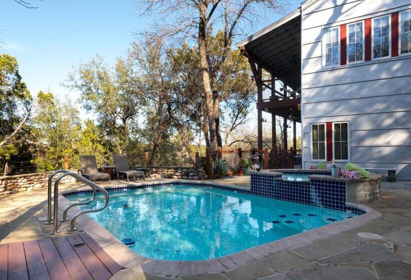Люкс Вид на Бассейн, The Rivery Retreat, Choose From Luxury Guesthouse Cabin Or Suite In Lake Austin Hill Country